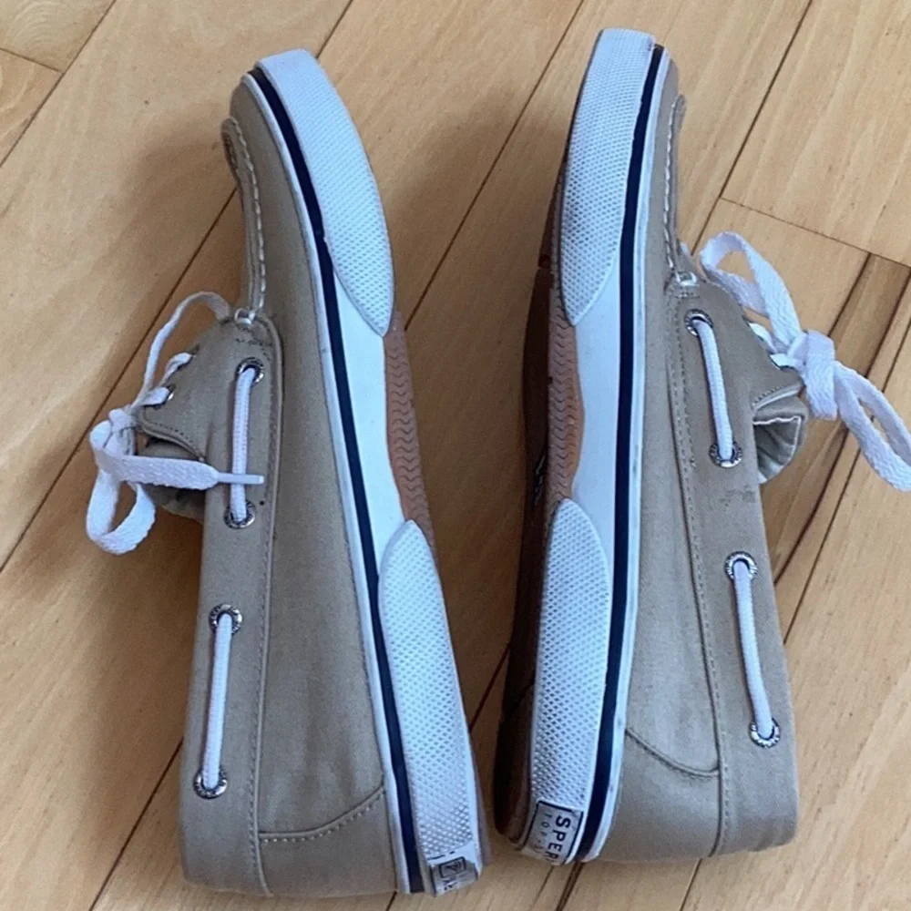 Sperry Top-Sider light khaki boat shoes. Men’s size 9
